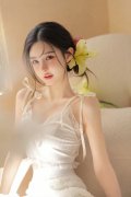男孩把坤吧塞进女孩的坤吧